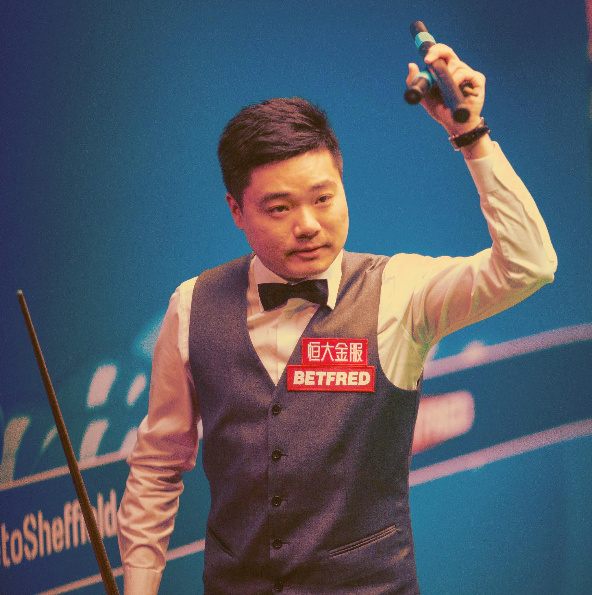 登也在替补 登也在替补