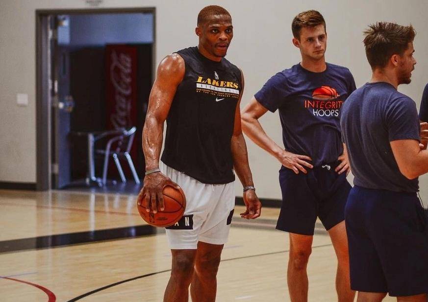 随即在弧顶 随即在弧顶