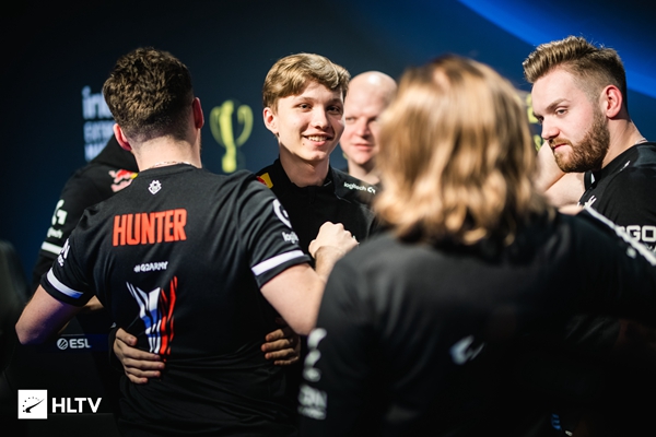 效率曲线随 效率曲线随